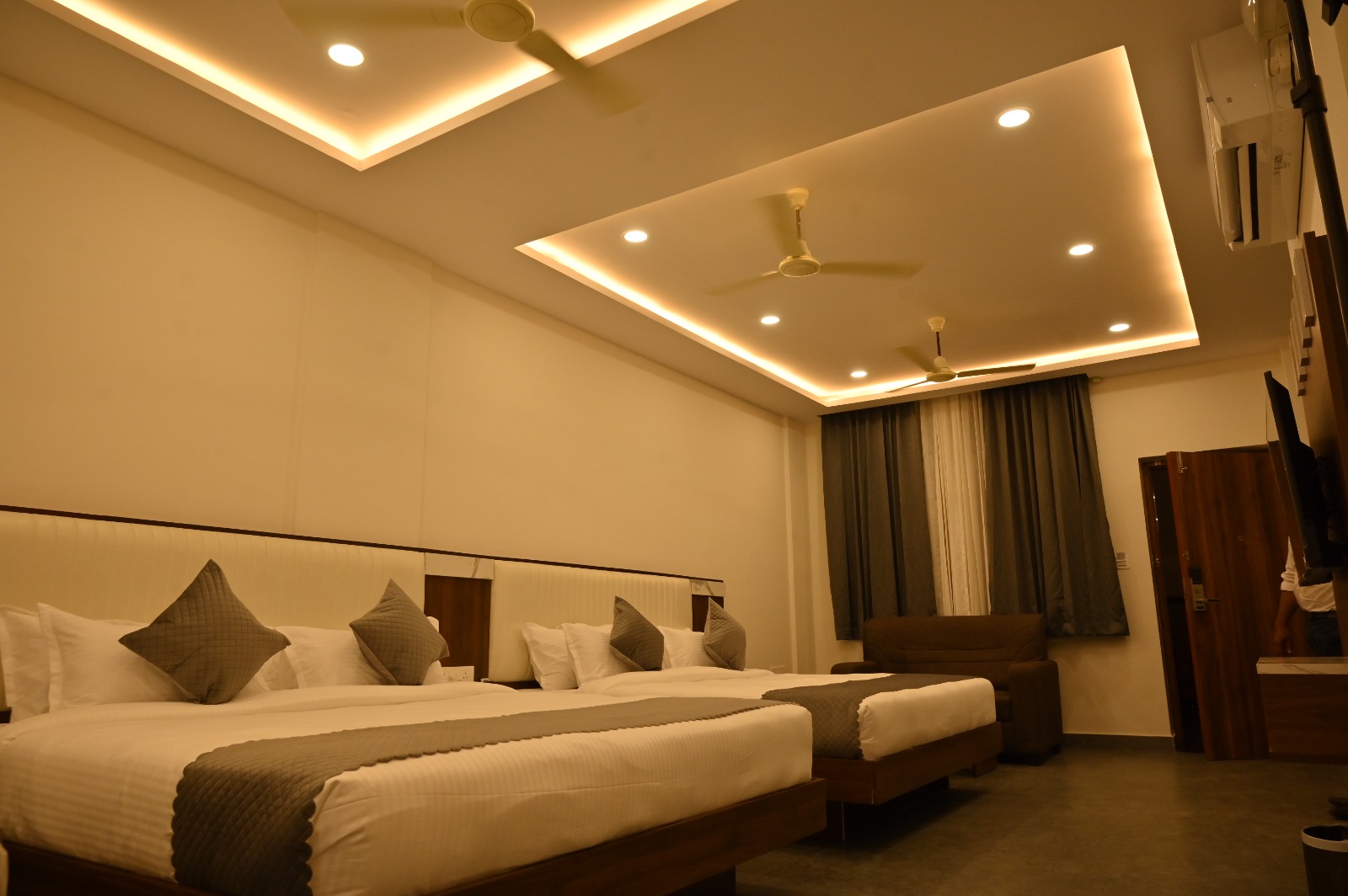 Honeymoon Suite